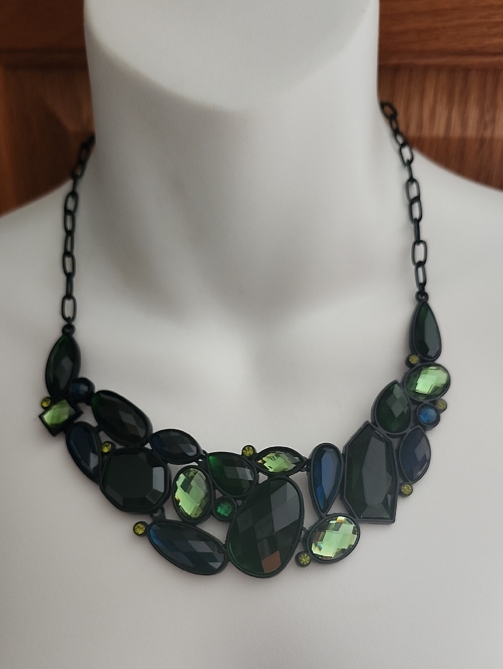 NWT Lia Sophia "Emerald City" Necklace, Bracelet, & Earrings Set